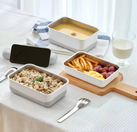 Stainless Steel vs. Glass Drinkware ステンレス製のドリンクウェアとガラス製のドリンクウェア